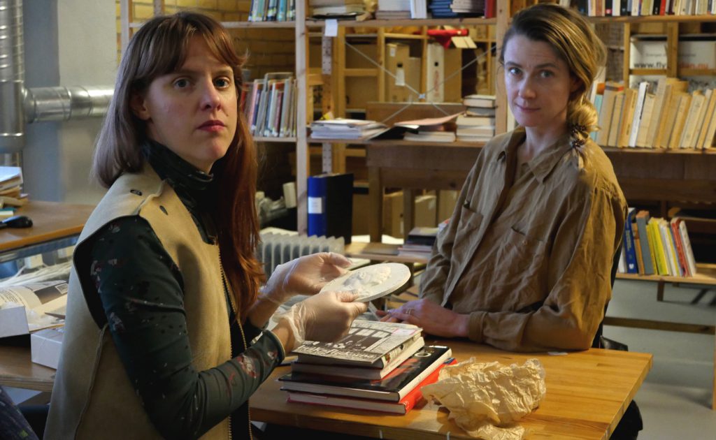 Frida Hållander och Åsa Norman i ARABs magasin.
